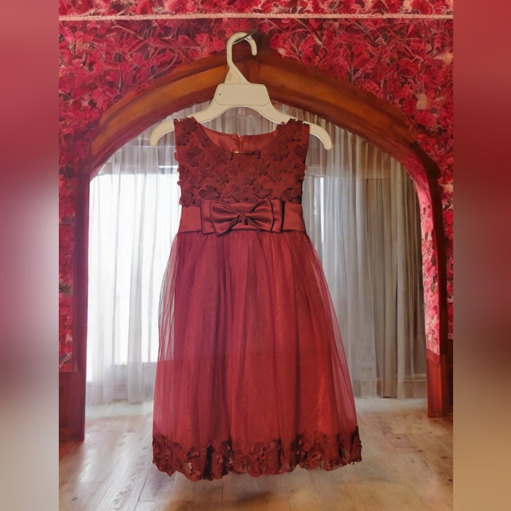 Burgundy girls size 5/6 flower girl dress 2 Available